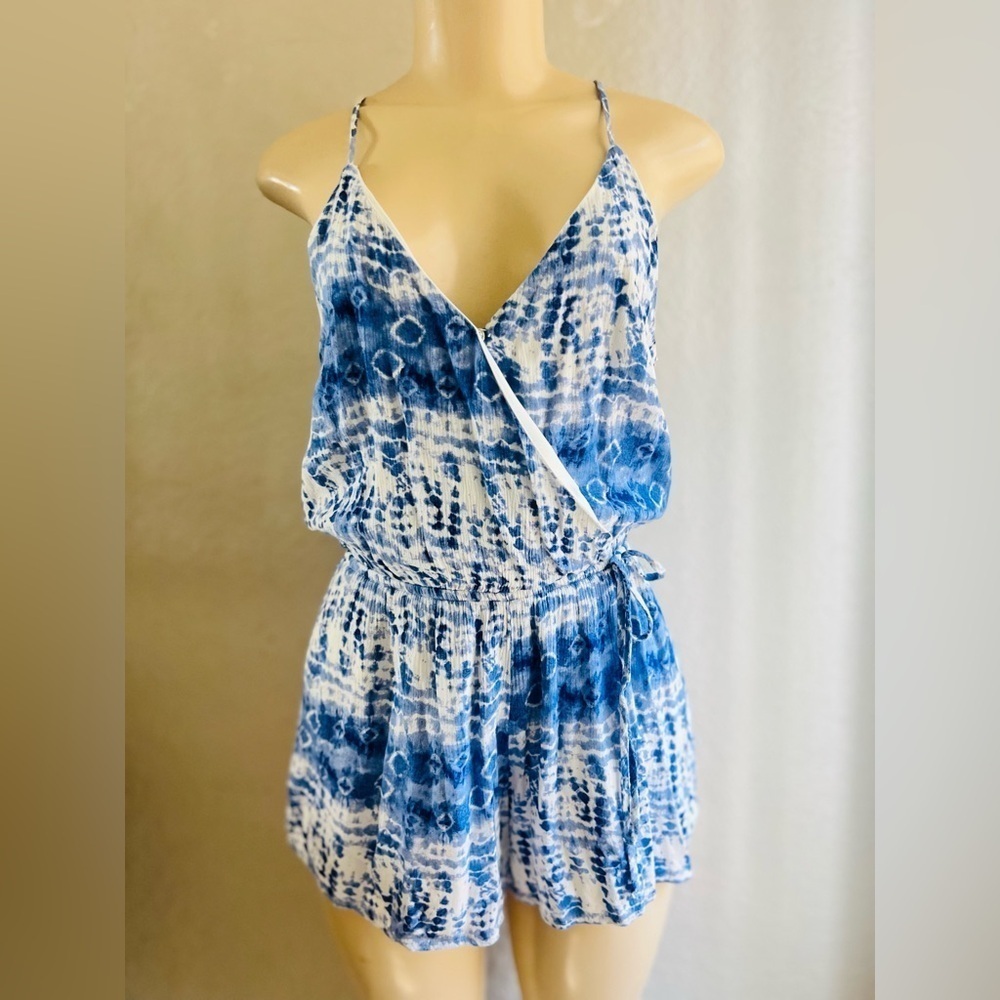 ONE ❤️ CLOTHING Short Romper, Blue & White Size XS LIKE NEW - Picture 2 of 16